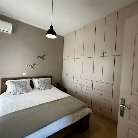 Veldi Art - Kamari Apartment *